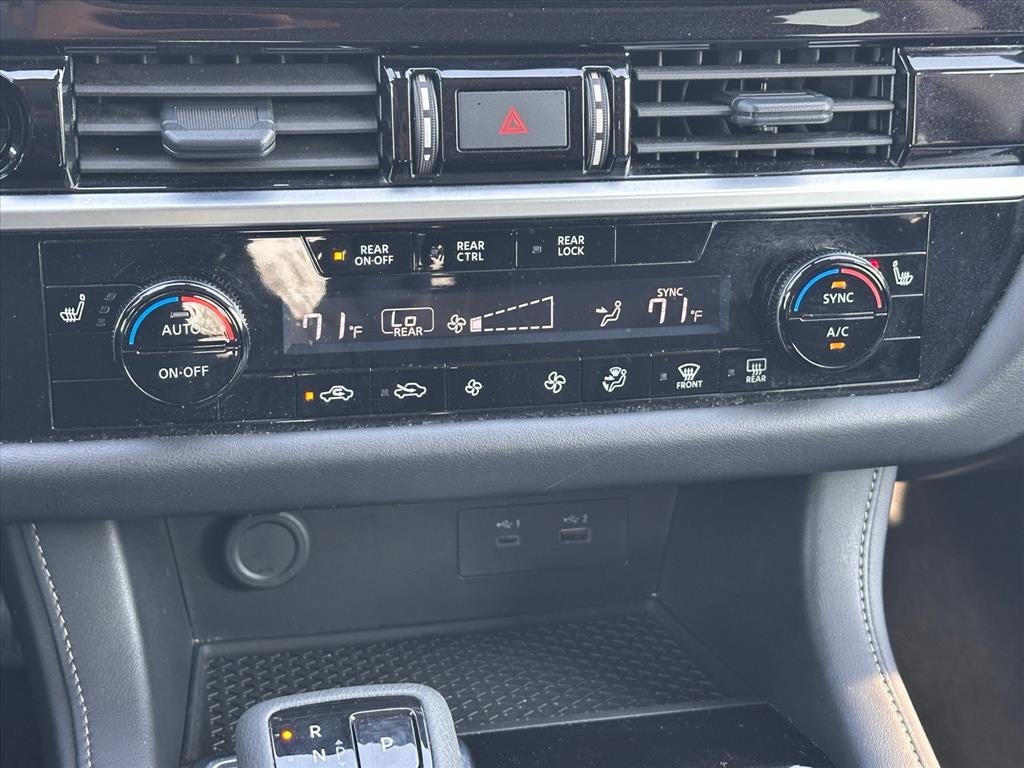 2025 Nissan Pathfinder SV