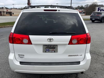 2010 Toyota Sienna LE 8-Passenger