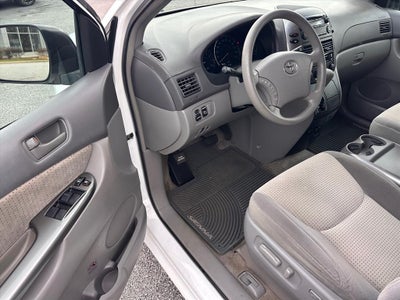 2010 Toyota Sienna LE 8-Passenger