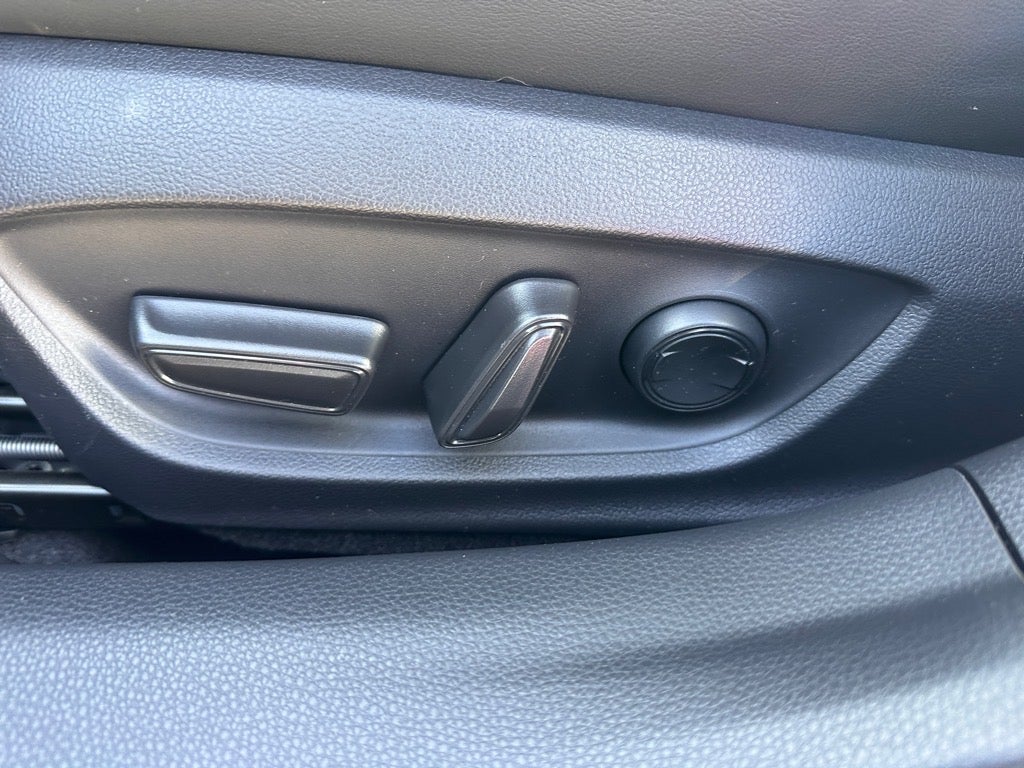 2025 Toyota Prius XLE