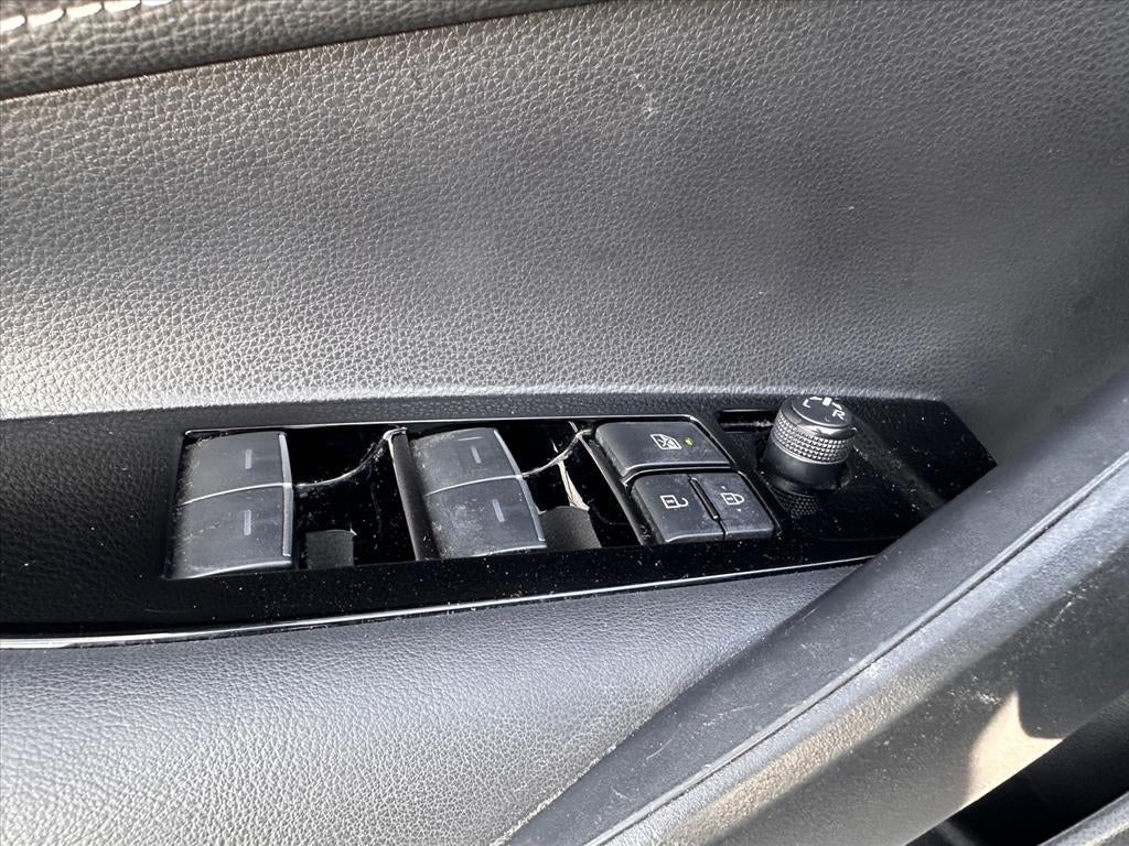 2022 Toyota Corolla Hatchback SE