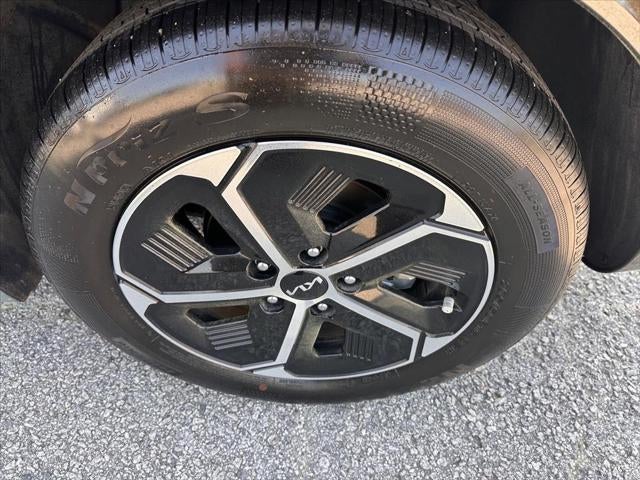 2023 Kia Niro SX